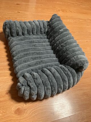 Cama sofá para mascotas gris
