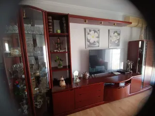 Mueble de salón madera y cristal