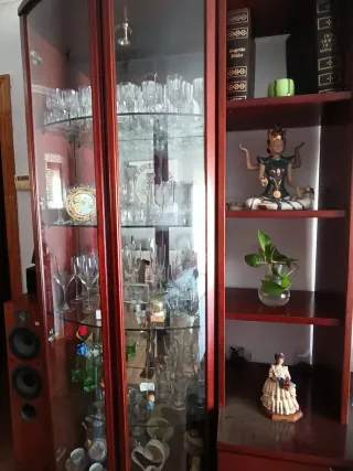 Mueble de salón madera y cristal