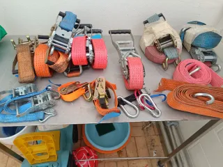 Lote de carracas y cinchas de sujeción