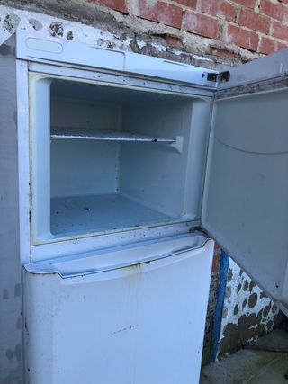 Nevera y congelador blanco