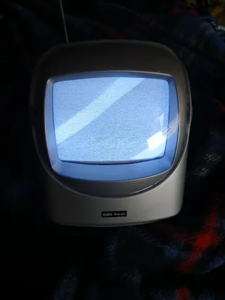 Televisor Antiguo con radio.