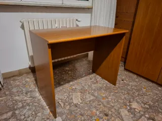 Scrivania in legno