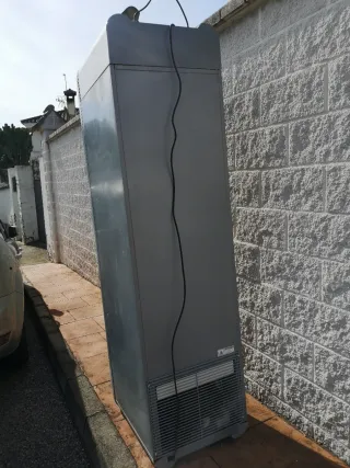 Nevera botellero vertical