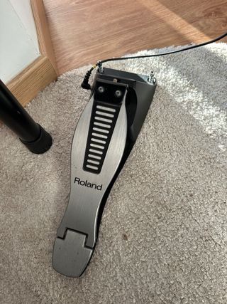 Batería Electrónica Roland TD-11 con altavoces