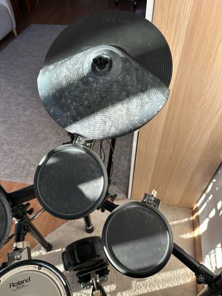 Batería Electrónica Roland TD-11 con altavoces