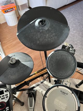 Batería Electrónica Roland TD-11 con altavoces