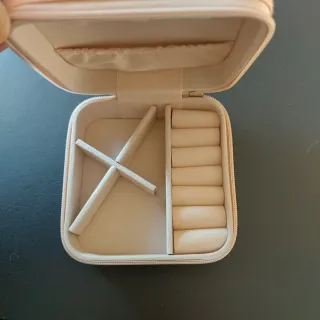 Portagioie iniziale S con fiori