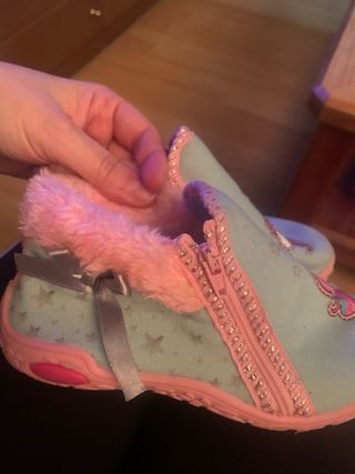 Dos Zapatillas niña rosas y blancas talla 26/27