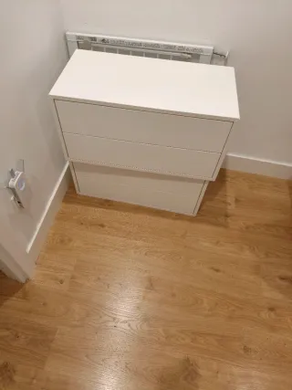 Cajonera blanca de madera