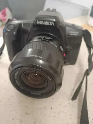 Cámara Minolta Dynax 303si Negra