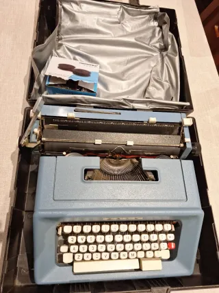 Máquina de escribir Olivetti Studio 46