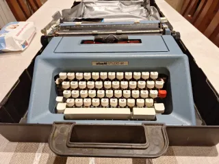 Máquina de escribir Olivetti Studio 46