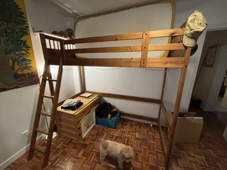 Cama alta de madera