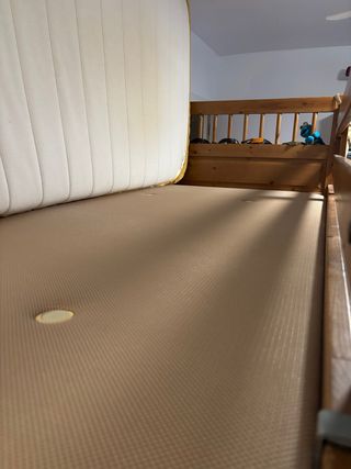 Cama alta de madera