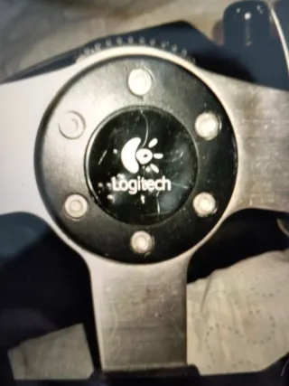 Volante y Pedales Logitech para PC/PS