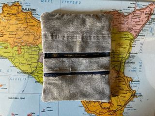 Portatabacco in velluto a coste