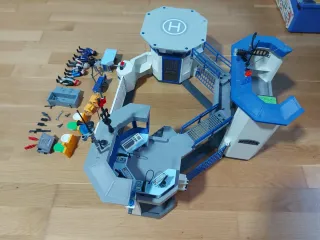Comisaría Playmobil con figuras y accesorios