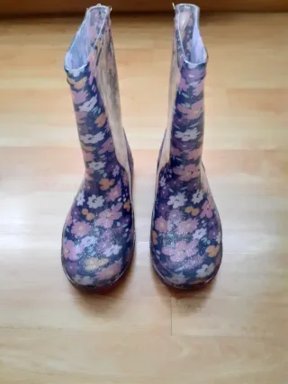 Botas de agua niña flores