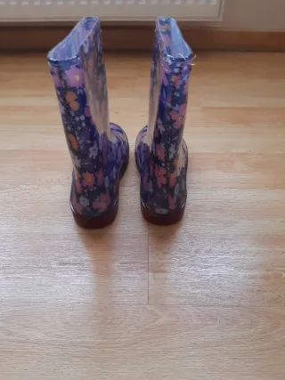 Botas de agua niña flores