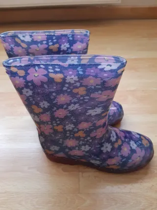 Botas de agua niña flores