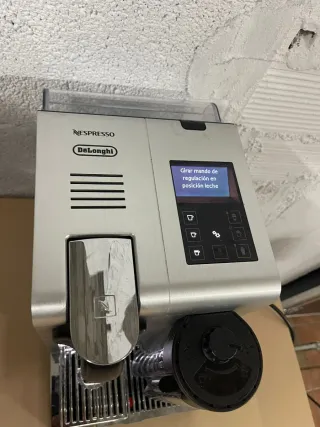 Cafetera Nespresso Plateada