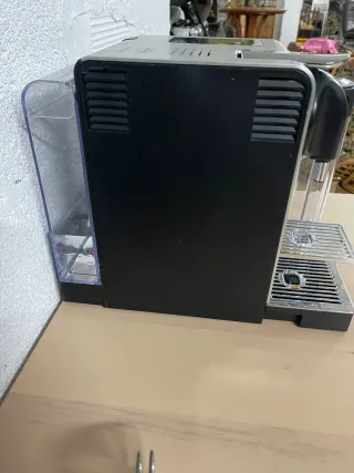 Cafetera Nespresso Plateada