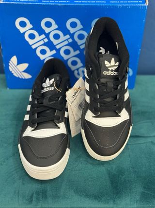 Adidas Zapatillas Negras y Blancas