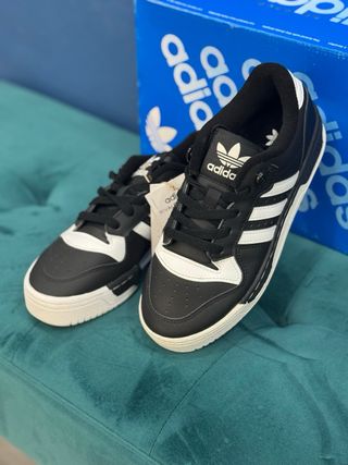 Adidas Zapatillas Negras y Blancas
