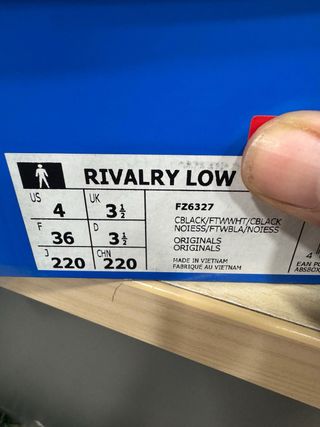 Adidas Zapatillas Negras y Blancas