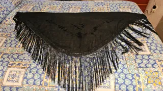 Mantón Manila Bordado Flores Negro