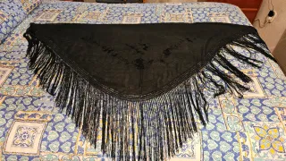 Mantón Manila Bordado Flores Negro