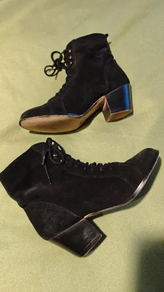 Botines de mujer negros con cordones