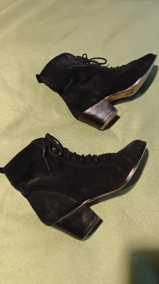 Botines de mujer negros con cordones