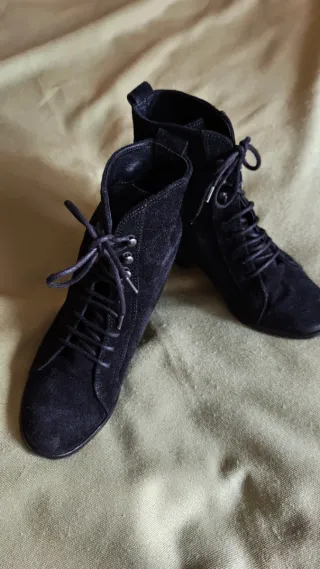 Botines de mujer negros con cordones
