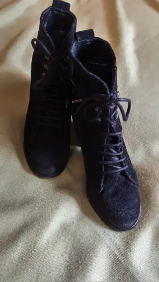 Botines de mujer negros con cordones