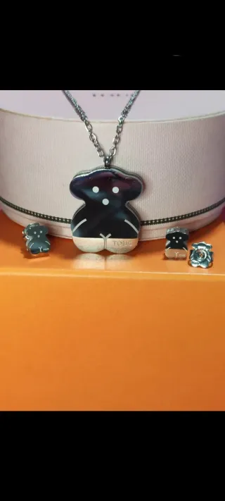 Conjunto Collar con colgante y pendientes