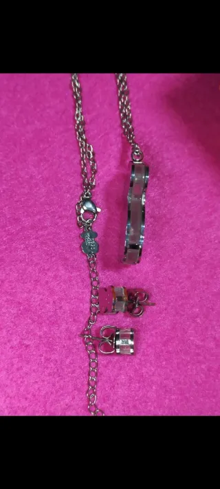 Conjunto Collar con colgante y pendientes