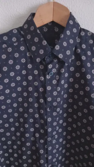 Camicia uomo fantasia geometrica 2.5euro