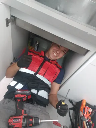 Manitas en Valencia, Máster por hora, Handy man