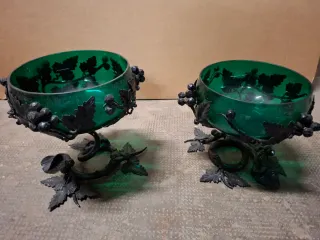 Coppia di coppe in vetro verde con montatura