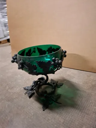 Coppia di coppe in vetro verde con montatura