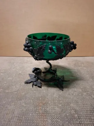 Coppia di coppe in vetro verde con montatura