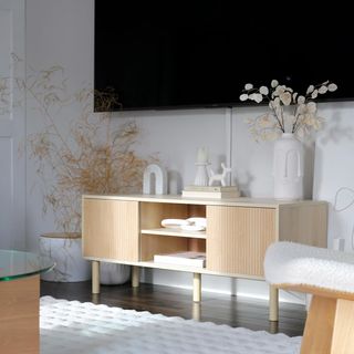 Móvil Porta TV Hasta 50" Con Compartimentos Abiertos Y Armarios Con Puerta Corredera, Mesa Baja De Salón Con 2 Orificios Para Cables, 115X40X49Cm