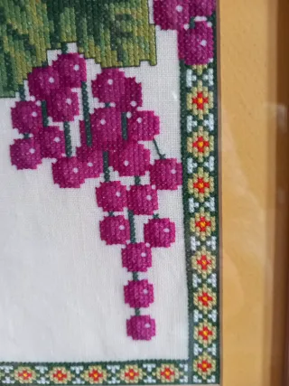 Cuadro punto de cruz uvas