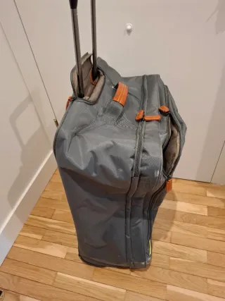 Maleta Salvador Bachiller verde con detalles cuero