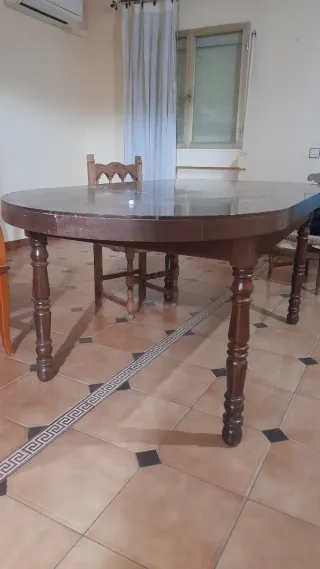 Perchero de madera antiguo, sillas , mesas etc .