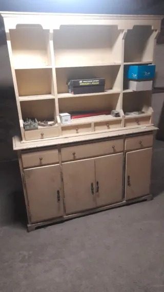 Perchero de madera antiguo, sillas , mesas etc .