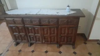 Perchero de madera antiguo, sillas , mesas etc .