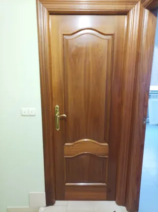 Puerta de madera maciza interior